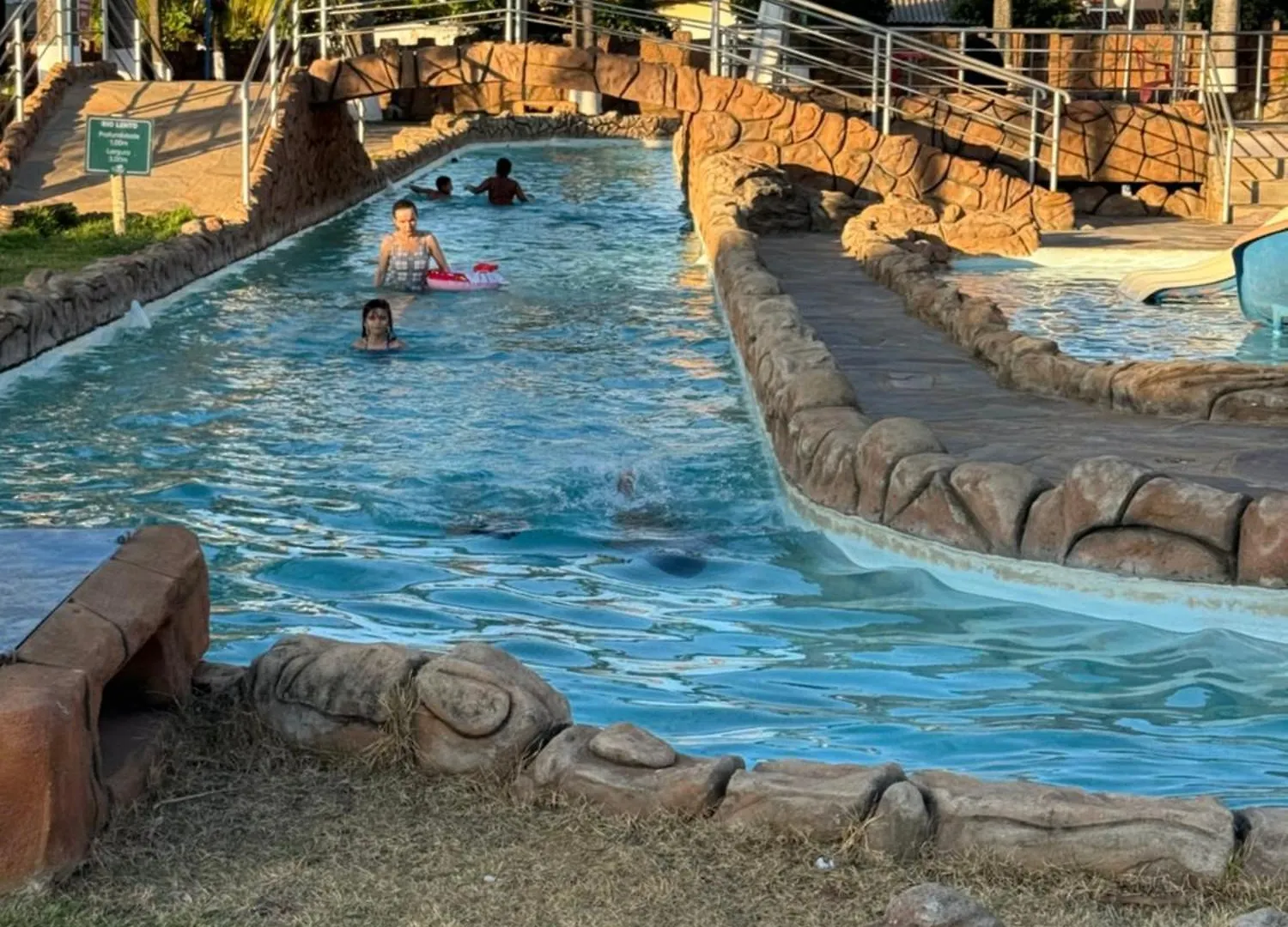 Acquaville Flat E Parque Aquatico Caldas Novas 0*,